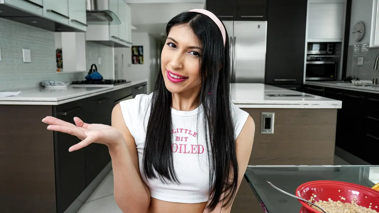 DadCrush – Pouty Girl uses Stepdad to get Over her Ex/ Penelope Woods